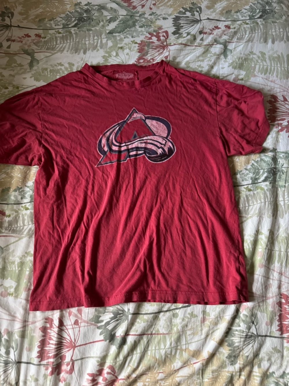 Red Jacket Men's Red Short-Sleeve Graphic Tee with Colorado Avalanche Team Logo